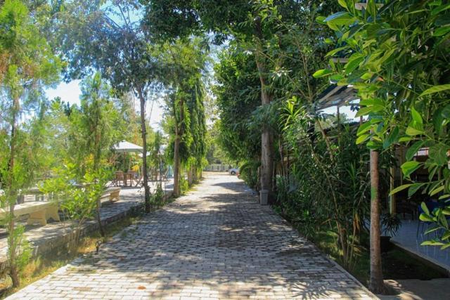 ויינגפו Pondok Wisata Dan Restoran Elim מראה חיצוני תמונה